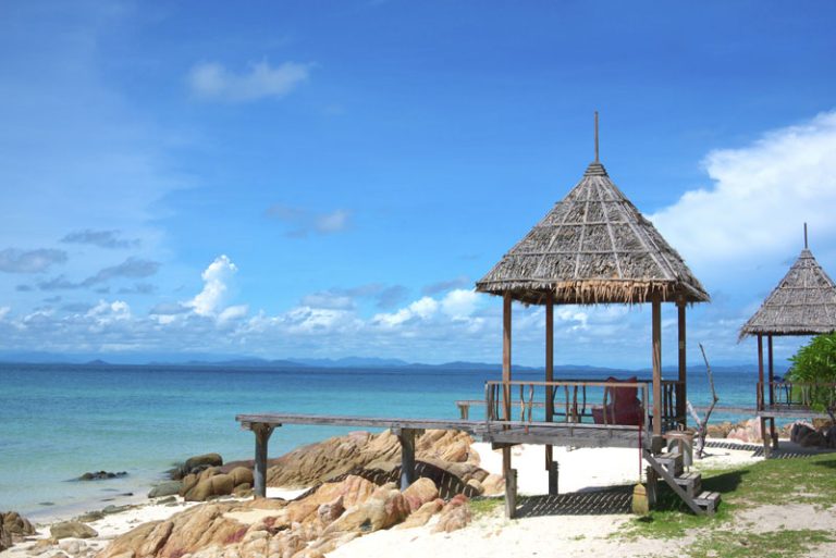 ทะเลระยอง: เสน่ห์แห่งน้ำใส หาดทรายขาว สวรรค์ใกล้กรุงเทพฯ